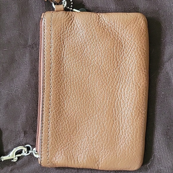 COACH LEATHER WRISTLET - Picture 5 of 9